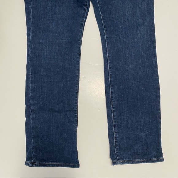 Levi’s Women’s Classic Straight Leg Dark Wash Denim Blue Jeans‎ 6 28x30 (30x29) - Picture 3 of 7